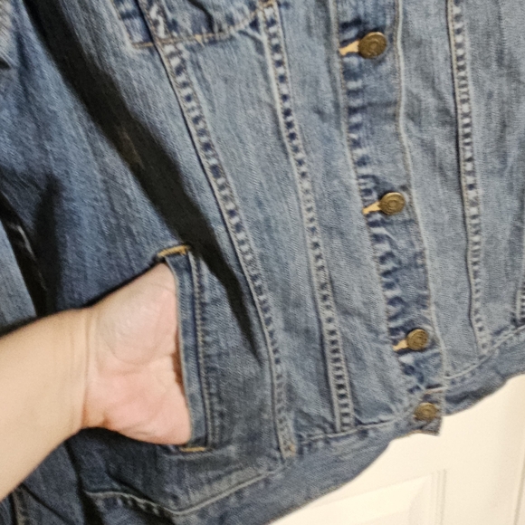 Old Navy Vintage Jean Jacket - Picture 5 of 16